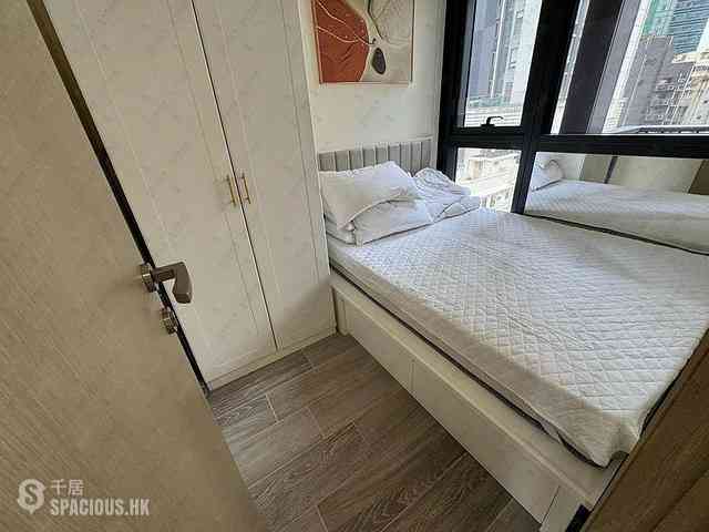 Sai Ying Pun - The Queens 05