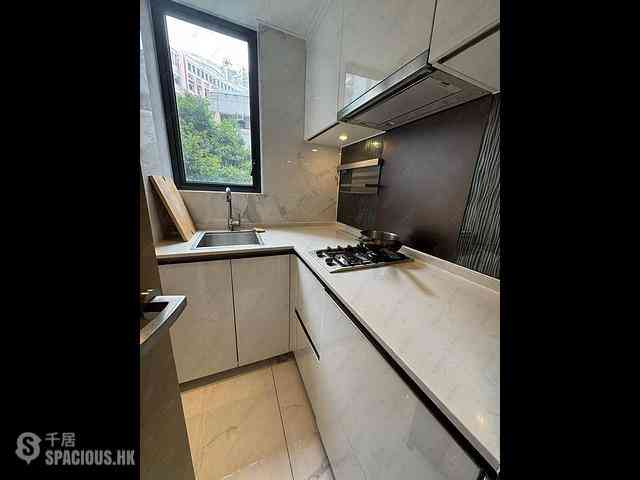 Sai Ying Pun - The Queens 07
