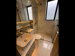 Sai Ying Pun - The Queens 08