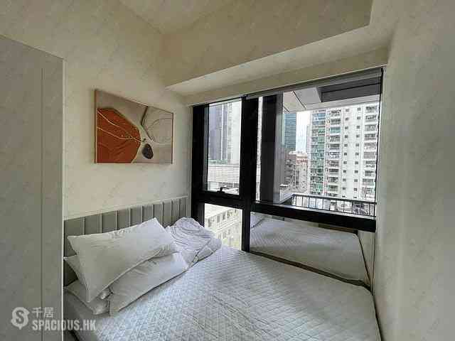 Sai Ying Pun - The Queens 12