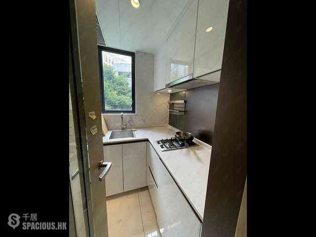 Sai Ying Pun - The Queens 14