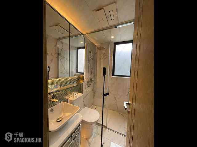 Sai Ying Pun - The Queens 15