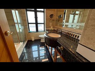 Fortress Hill - Le Sommet Block 1 06