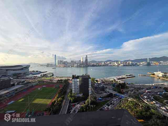 Wan Chai - The Gloucester 01