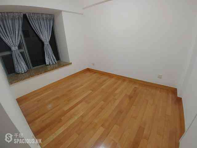 Sheung Wan - Queen's Terrace 03