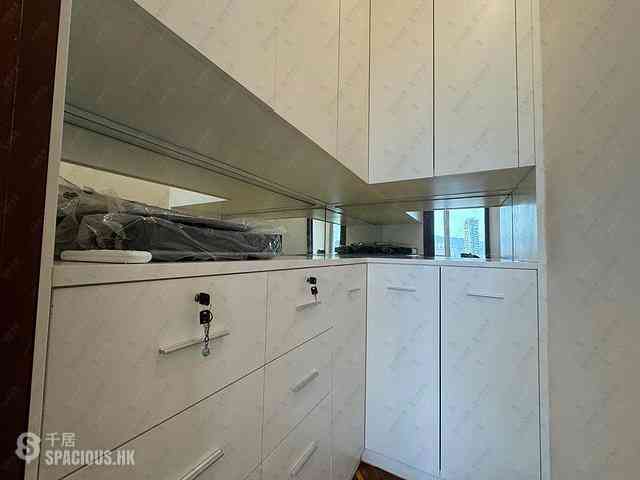 Wan Chai - The Avenue Phase 2 04