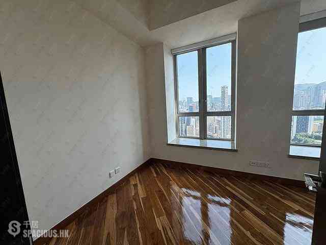 Wan Chai - The Avenue Phase 2 09