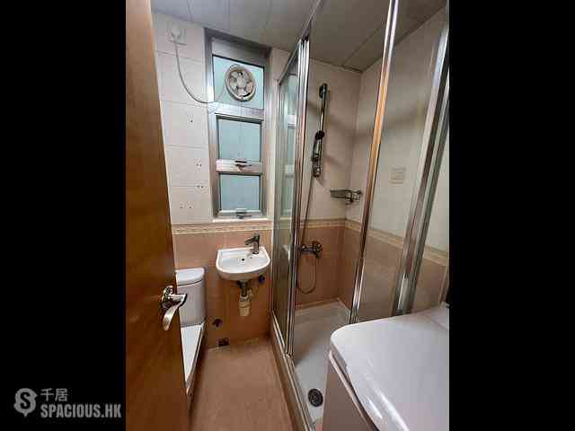 Wan Chai - Luen Fat Mansion 05