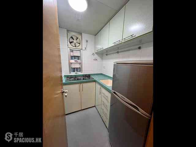 Wan Chai - Luen Fat Mansion 09