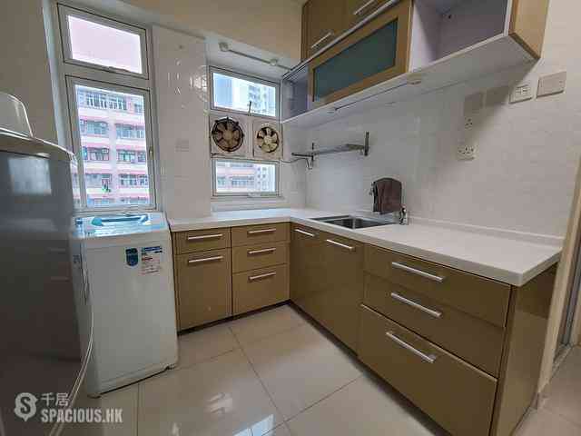 Wan Chai - Wing Shing Building 06