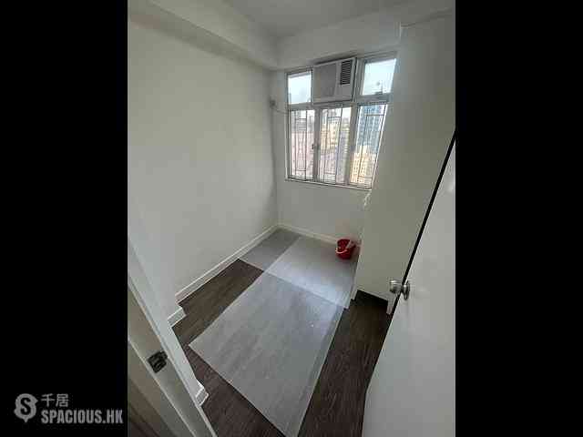 Sai Ying Pun - Fook Moon Building 07