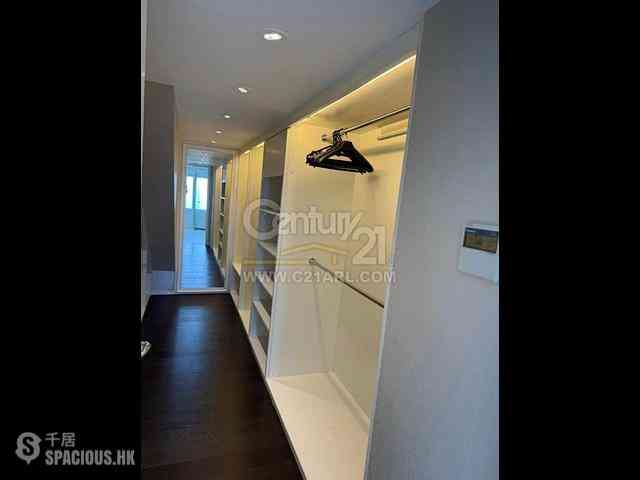 The Peak - Strawberry Hill 11
