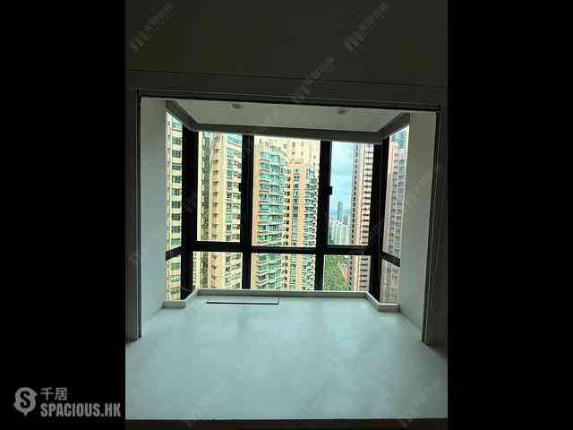 Mid Levels Central - Dynasty Court 09