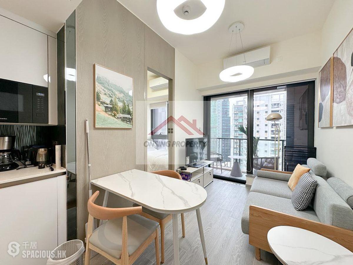 Sai Ying Pun - The Queens 01