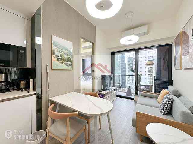 Sai Ying Pun - The Queens 01