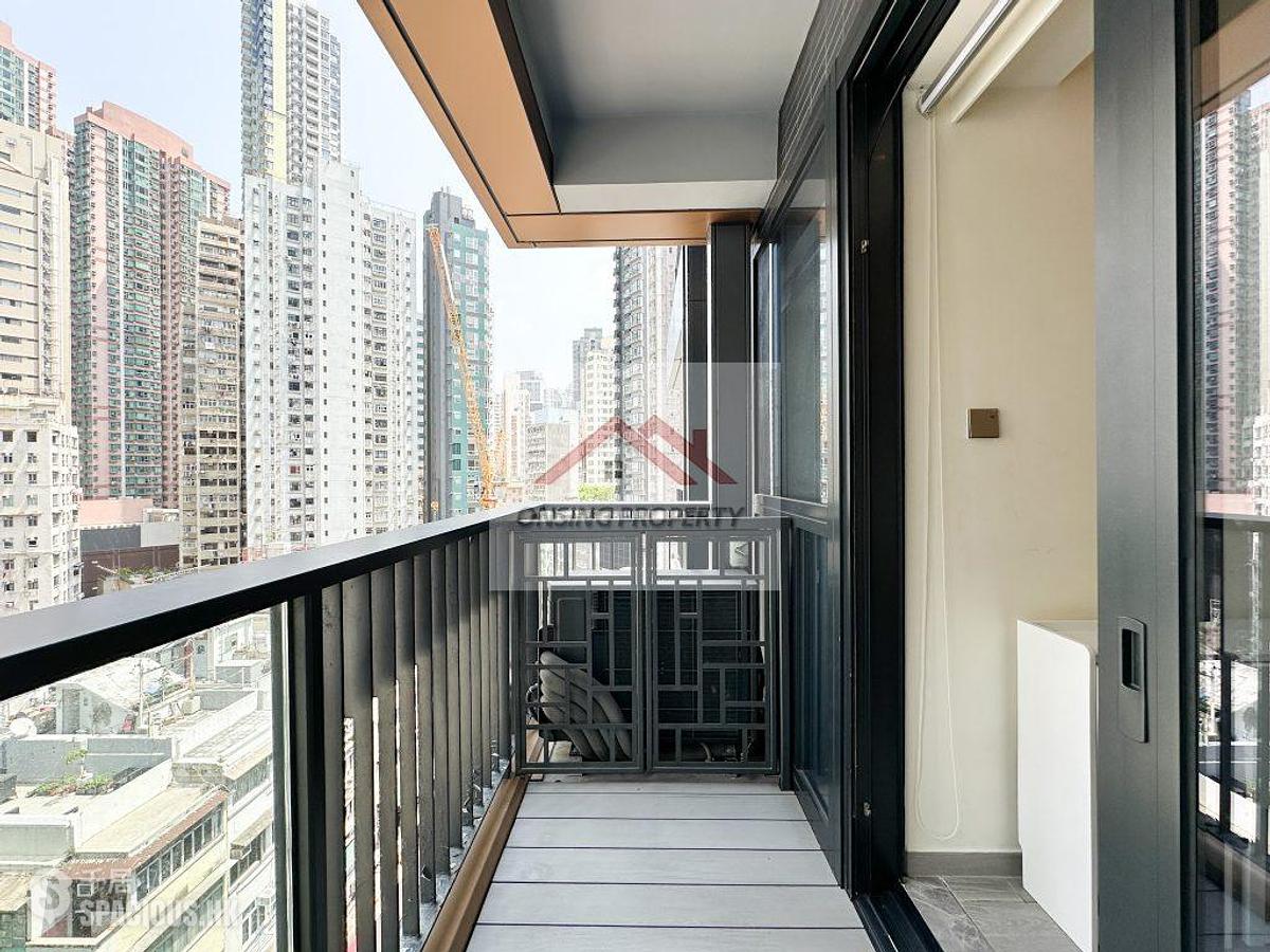 Sai Ying Pun - The Queens 01
