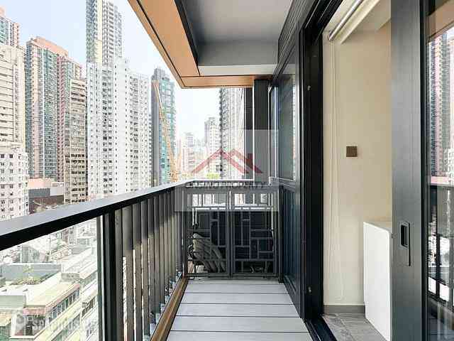 Sai Ying Pun - The Queens 01