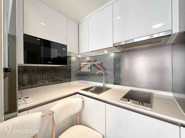 Sai Ying Pun - The Queens 05