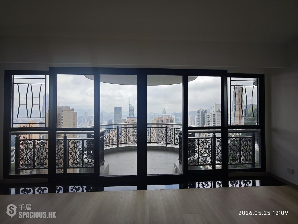 Mid Levels Central - Clovelly Court 01