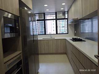 Mid Levels Central - Clovelly Court 06