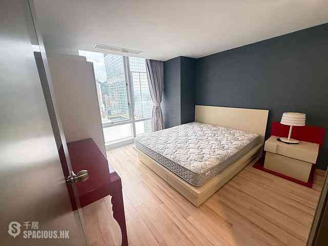 Wan Chai - Convention Plaza Apartments 04