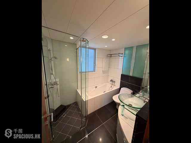 West Kowloon - The Harbourside Block 3 05