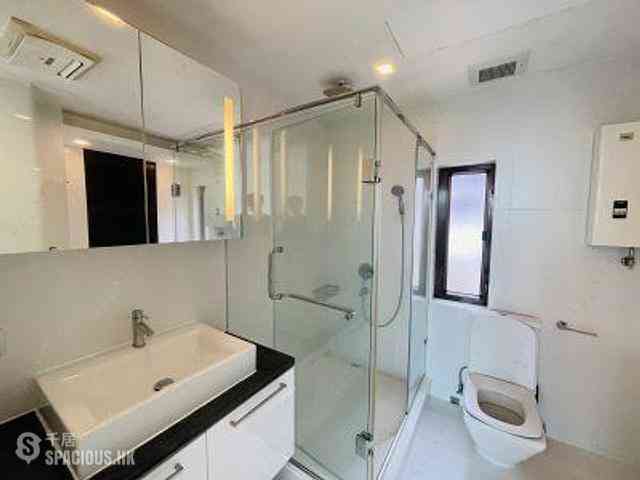 Chung Hom Kok - Cypresswaver Villas 06