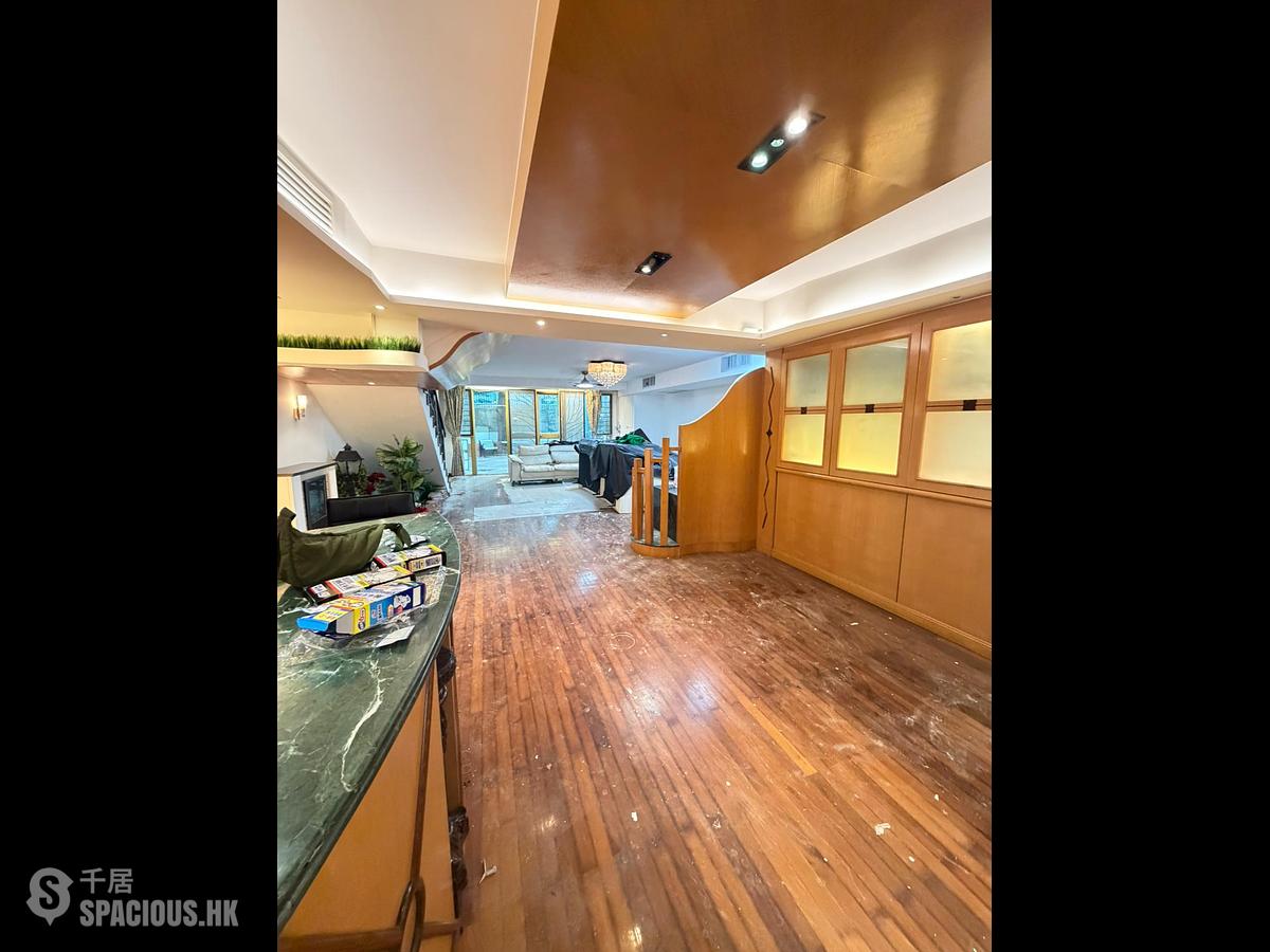 Kowloon Tong - La Salle Place 01