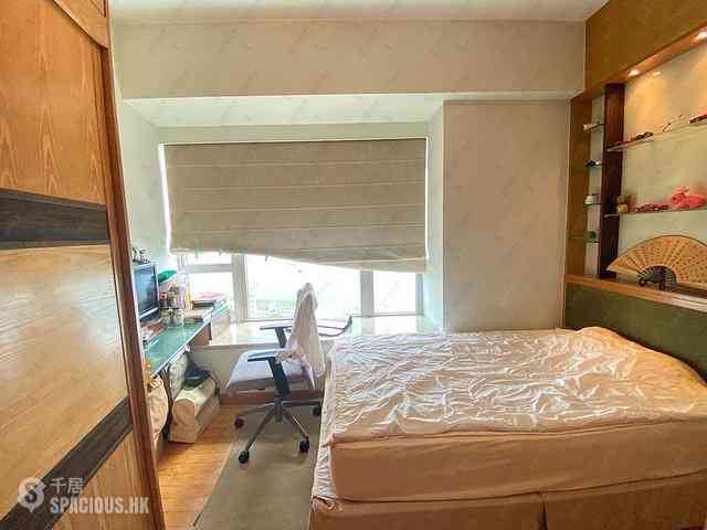 Pok Fu Lam - Villas Sorrento 05
