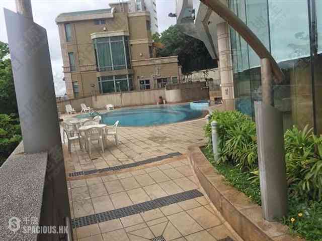 Pok Fu Lam - Villas Sorrento 13