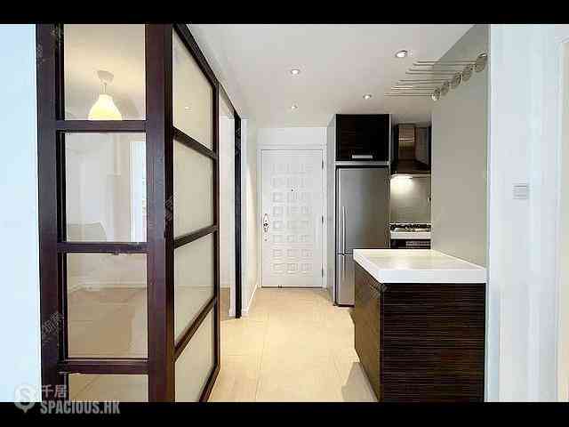 Mid Levels Central - Robinson Crest 07
