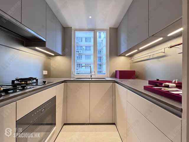 Wan Chai - 33 Kennedy Road 01