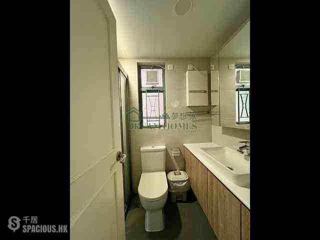 Sheung Wan - Queen's Terrace Block 3 04