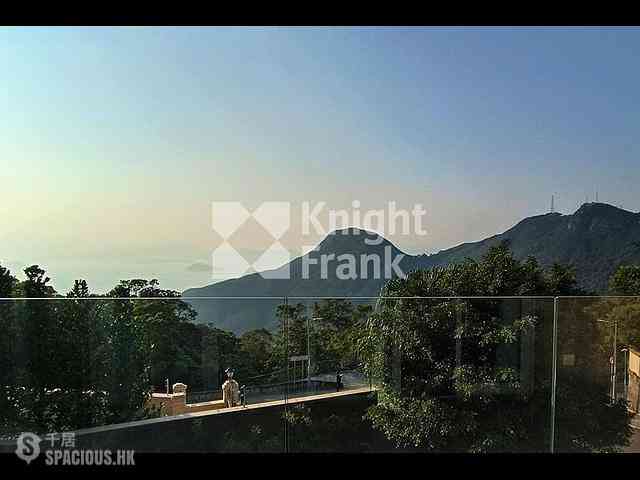 The Peak - Vivian Court 01