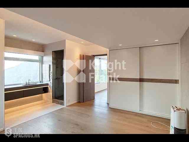 The Peak - Vivian Court 10