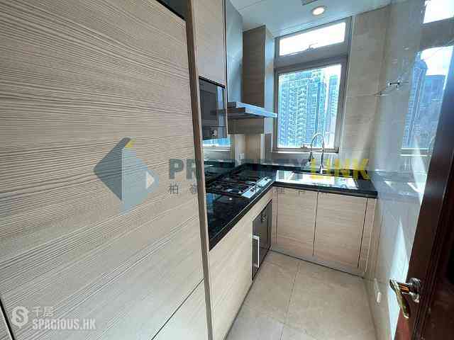 Wan Chai - The Avenue 10