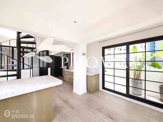 Soho - Caravan Court 01