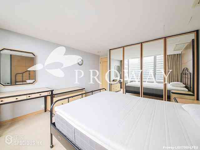 Wan Chai - Convention Plaza Apartments 06
