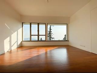 The Peak - Mount Austin Estate 10
