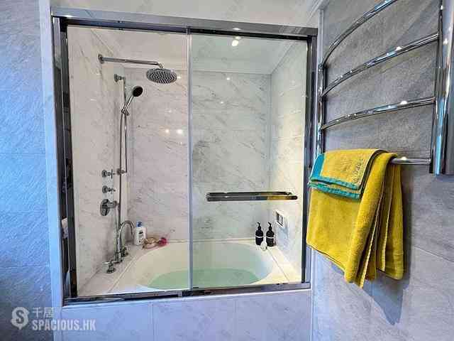 Mid Levels East - Bowen Place 11