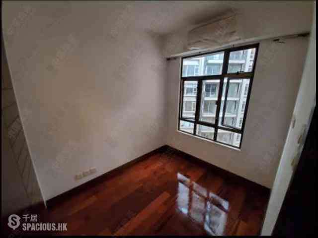 Mid Levels Central - Good View Court 05