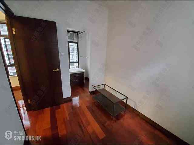 Mid Levels Central - Good View Court 07