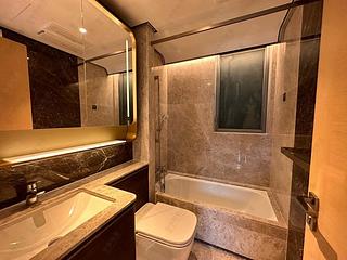 Wong Chuk Hang - The Southside Phase 2 La Marina Tower 1B 04