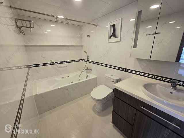 Wan Chai - Convention Plaza Apartments 05