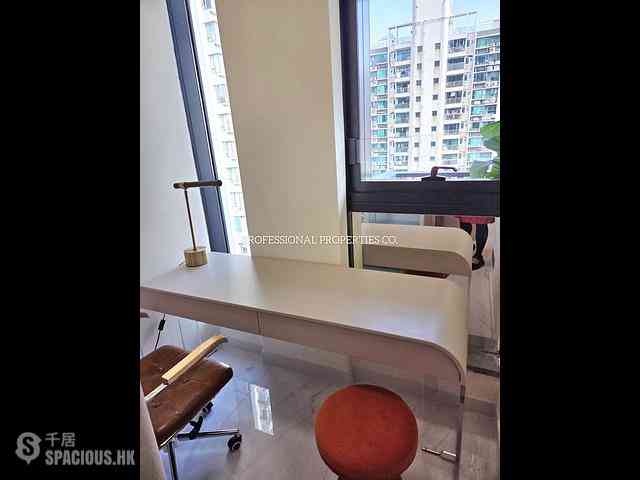 Sai Ying Pun - The Queens 02