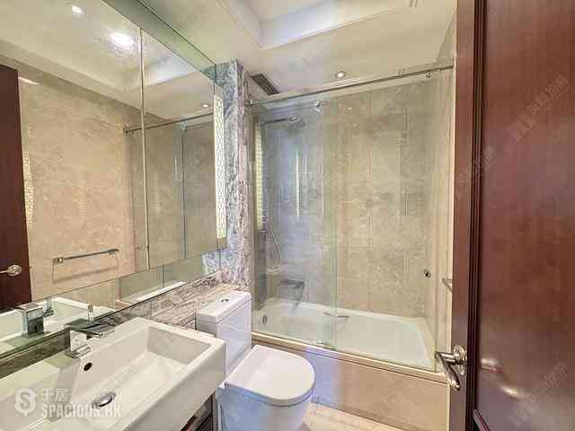Wan Chai - The Avenue 10