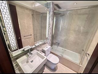 Wan Chai - The Avenue Phase 2 Block 2 04