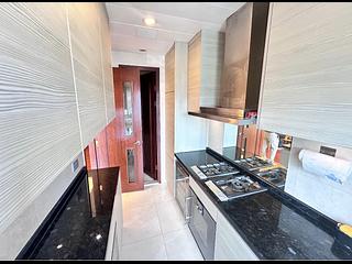 Wan Chai - The Avenue Phase 2 Block 2 07