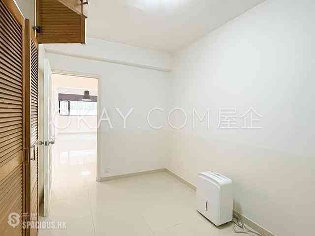 Mid Levels West - Hing Wah Mansions 17
