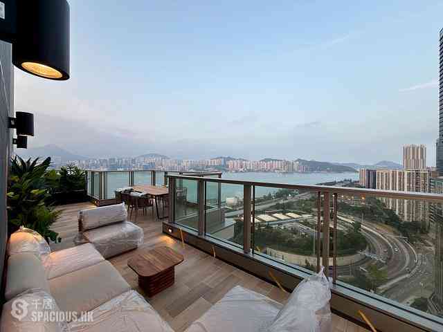 Quarry Bay - Finnie 01